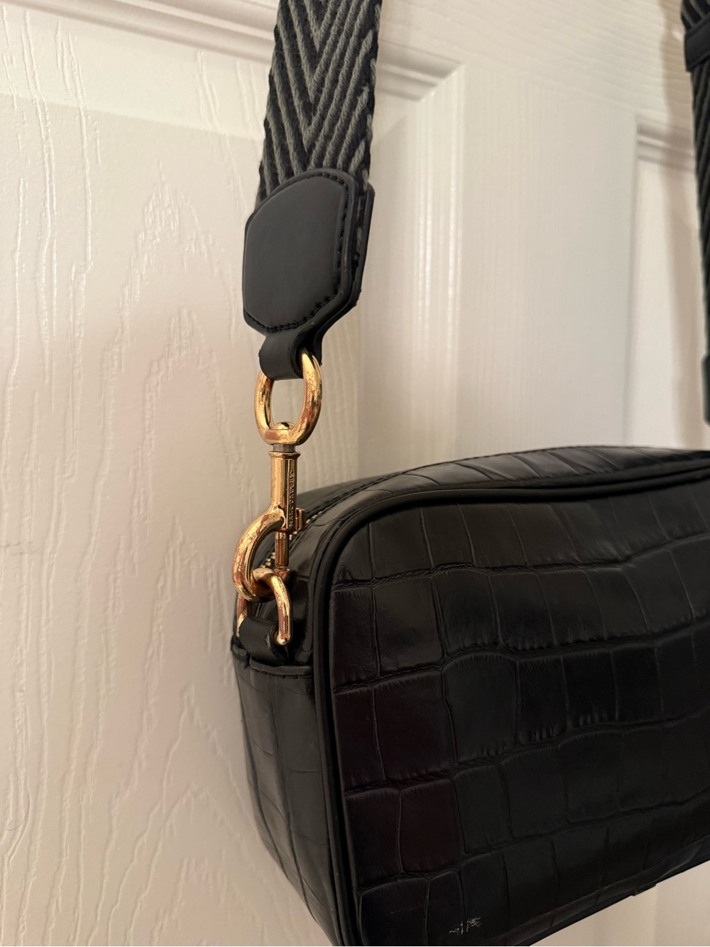 Marc Jacobs Black Croc-Embossed Camera Crossbody with Gold Hardware - Picture 9 of 9